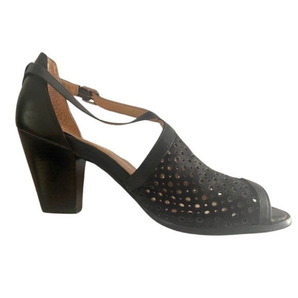 Nurture Heel Leather Sandal - Picture 4 of 8